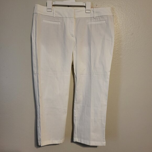 Ann Taylor Signature Women's Size 12P Straight Leg Crop Pant White Pockets NWT - Picture 1 of 8